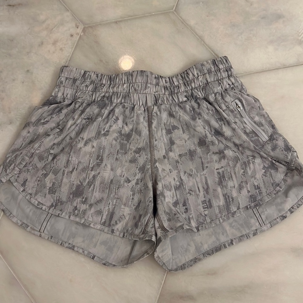 Lululemon Tracker low-rise short